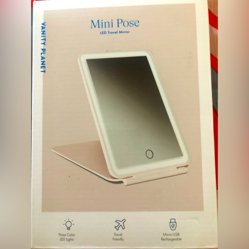 Vanity Planet mini pose LED travel mirror